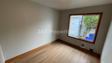 116 S John Adams St in Oregon City, OR - Building Photo - Building Photo