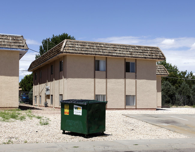 2129 Norman Ln in Pueblo, CO - Building Photo - Building Photo