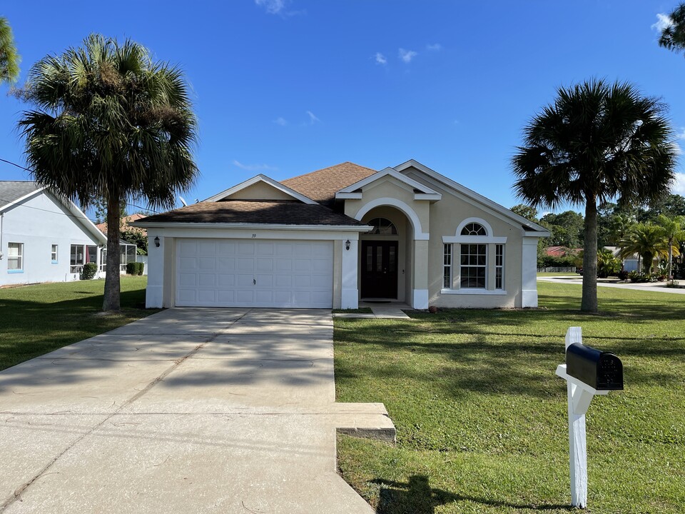 39 Fairhill Ln in Palm Coast, FL - Building Photo