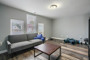 304 Collins Ave in Baltimore, MD - Building Photo