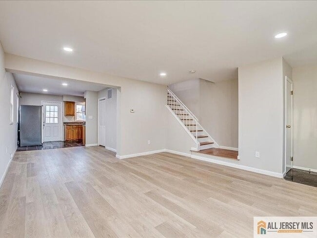 11 Hyde Ave in Iselin, NJ - Building Photo - Building Photo
