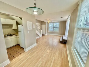 119 E Oak St in Louisville, KY - Building Photo - Building Photo