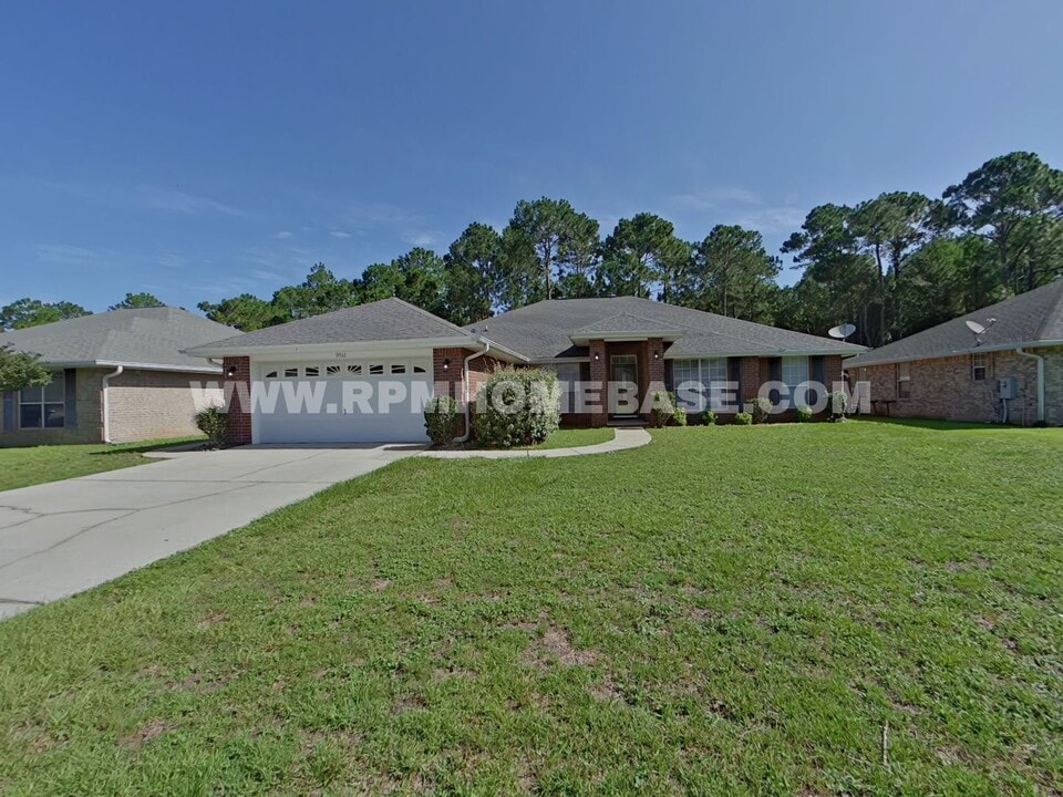 9512 Pouder Ln in Navarre, FL - Building Photo