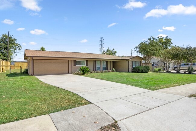 1726 Wycliffe Dr in Houston, TX - Building Photo - Building Photo