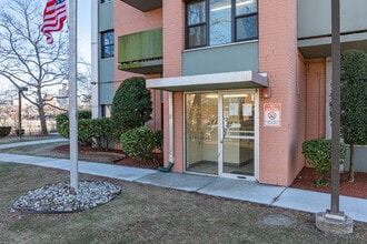 John F. Kennedy Arms in Elizabeth, NJ - Building Photo - Building Photo