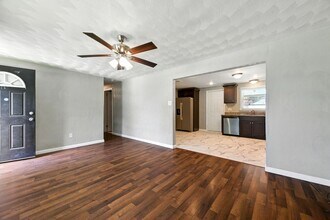 206 Cynthia Dr in Hampton, VA - Foto de edificio - Building Photo