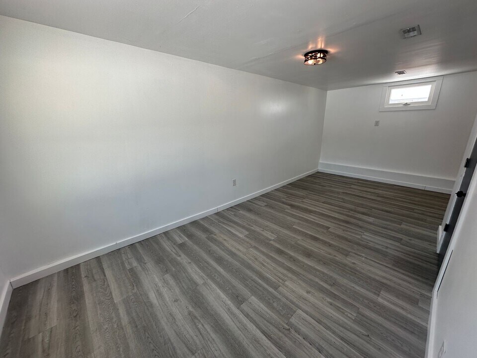 5836 East Ln in Lakeview, NY - Building Photo