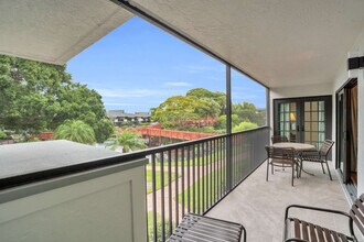 600 Neapolitan Way, Unit SI FL2-ID1073547P in Naples, FL - Foto de edificio - Building Photo