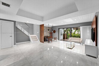 3602 Yacht Club Dr in Miami, FL - Foto de edificio - Building Photo