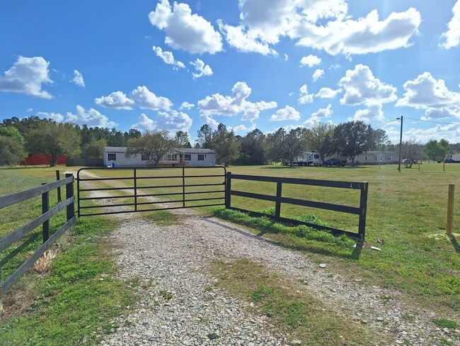 4452 Roundup Dr in Polk City, FL - Building Photo - Building Photo