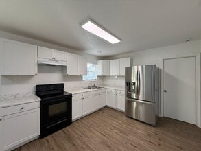 5522 Crystal Valley St in San Antonio, TX - Foto de edificio - Building Photo