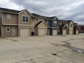 3127 17th Ave W in Williston, ND - Building Photo