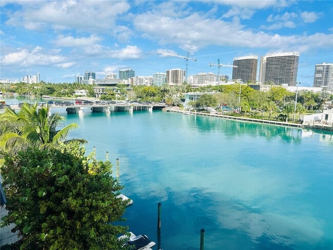 9501 E Bay Harbor Dr in Bay Harbor Islands, FL - Building Photo - Building Photo