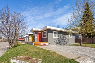 1027 Juneau St, Unit 1027 in Anchorage, AK - Foto de edificio - Building Photo