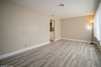 685 Anthony Trail in Northbrook, IL - Building Photo - Building Photo