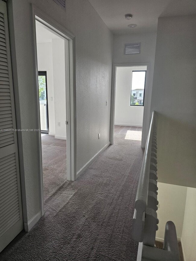 607 NE 208th Terrace in Miami, FL - Building Photo - Building Photo