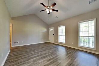 511 Cambridge Way in Loganville, GA - Building Photo - Building Photo