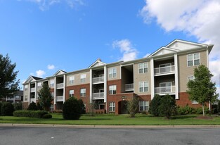 Eagle Harbor Apartments in Carrollton, VA - Building Photo