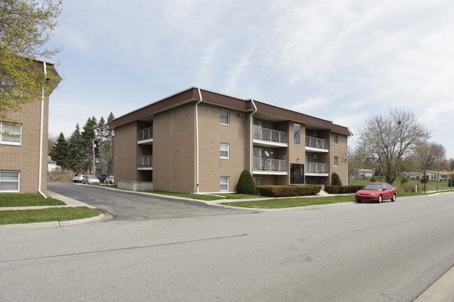 Villa Moderne Apartments in Valparaiso, IN - Building Photo - Building Photo