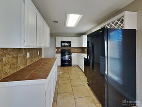 653 Edgewood Dr in Lancaster, TX - Building Photo - Building Photo