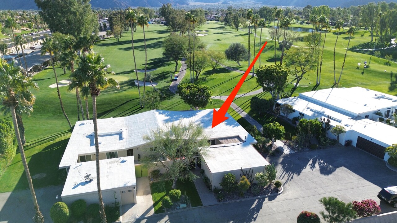 47610 Eisenhower Dr in La Quinta, CA - Building Photo