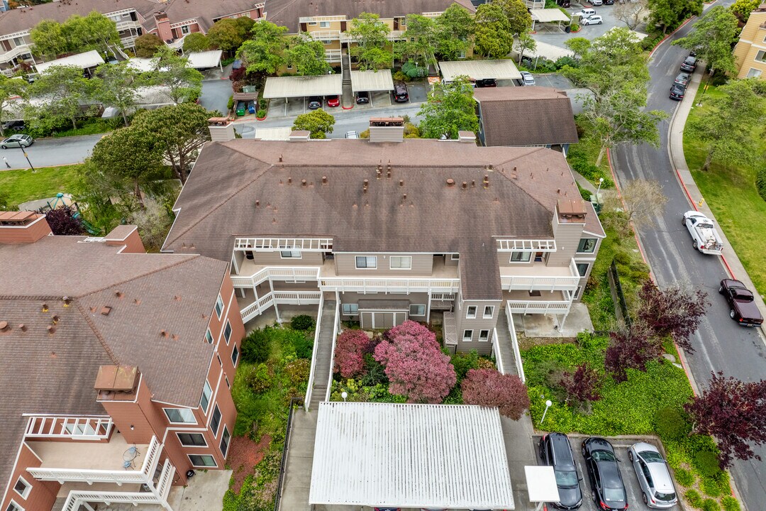 Saddleback in Daly City, CA - Foto de edificio