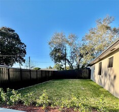2421 NW 152nd Terrace in Miami Gardens, FL - Foto de edificio - Building Photo