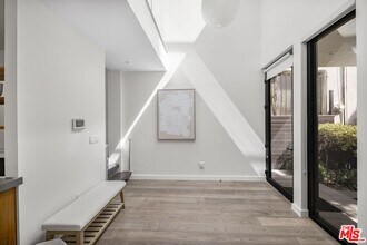 141 Hollister Ave in Santa Monica, CA - Building Photo - Building Photo