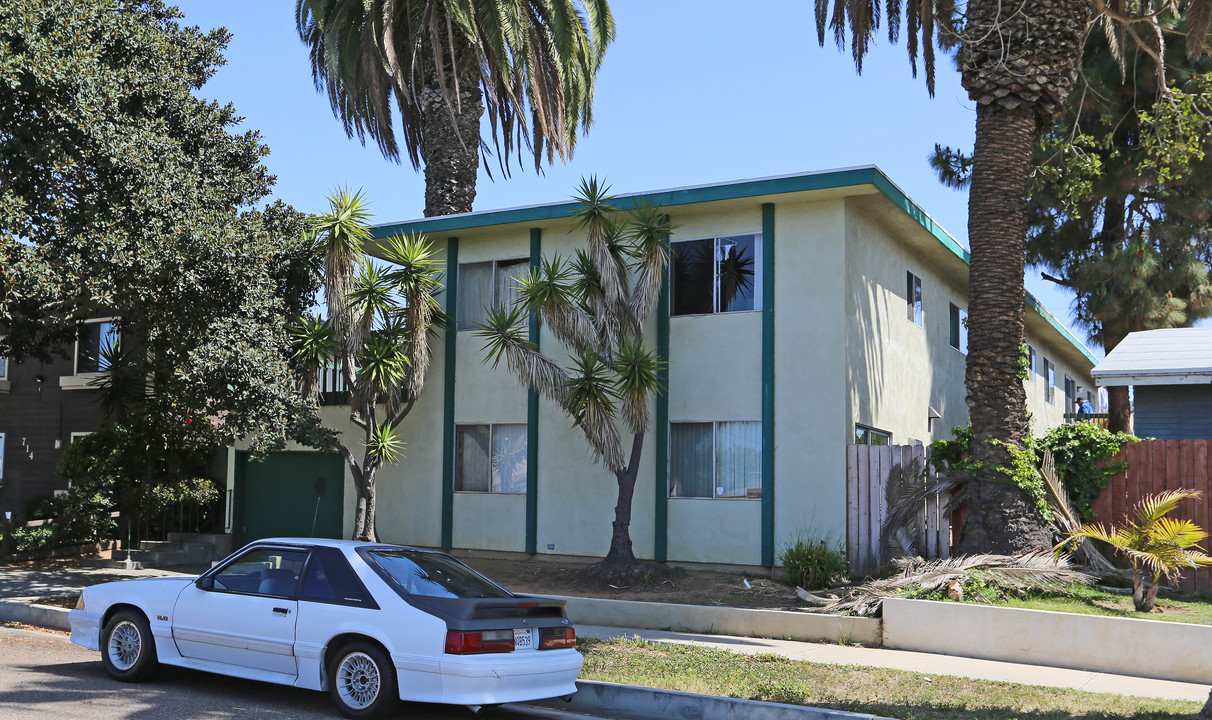 706 N Freeman St in Oceanside, CA - Foto de edificio