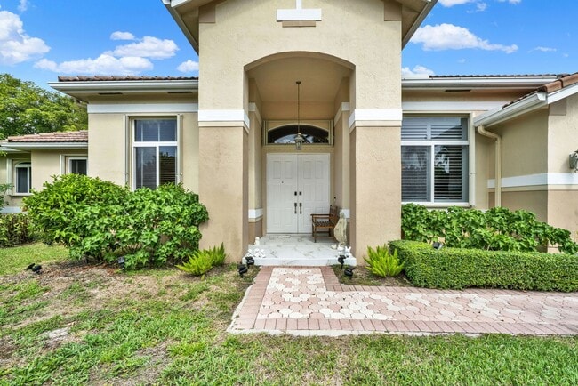8487 SW 138th Terrace in Palmetto Bay, FL - Building Photo - Building Photo