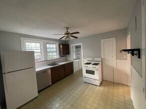 35 Upland Rd, Unit 2 in Somerville, MA - Building Photo - Building Photo