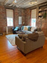 413 Locust St, Unit B in Evansville, IN - Building Photo - Building Photo