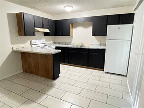 1193 CR 463 in Lake Panasoffkee, FL - Building Photo - Building Photo