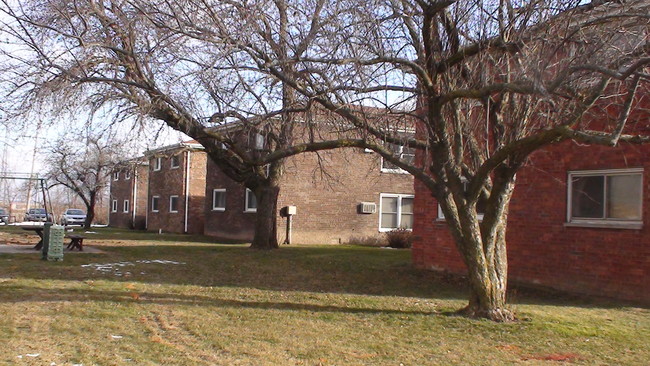 Country View Apartments in Genoa, IL - Foto de edificio - Building Photo