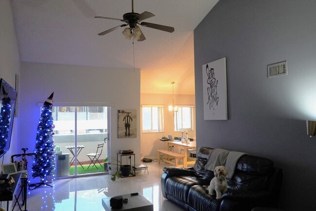 269 NW 7th St in Miami, FL - Foto de edificio - Building Photo