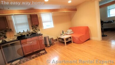 156 Magazine St, Unit #B in Cambridge, MA - Foto de edificio - Building Photo