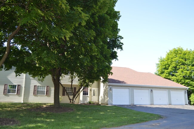 property at 40 N Victoria Ln
