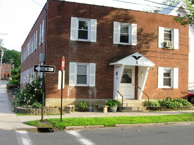 5-7 Upson St in Bristol, CT - Building Photo - Building Photo