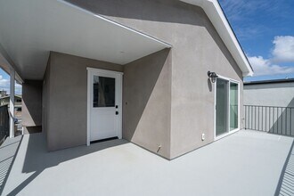 905 W Balboa Blvd in Newport Beach, CA - Building Photo - Building Photo