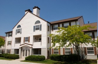 Eisner Court in Sheboygan, WI - Building Photo - Building Photo