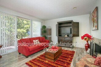 34 Lakefront in Irvine, CA - Building Photo - Building Photo
