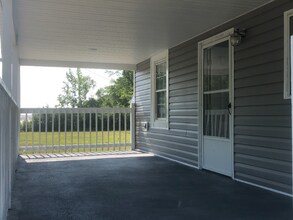 381 Big Hill Rd in Edward, NC - Foto de edificio - Building Photo