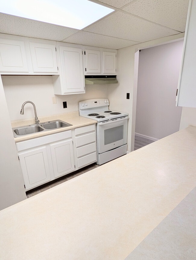 225 E Orvis St, Unit Apt 1 in Massena, NY - Building Photo - Building Photo