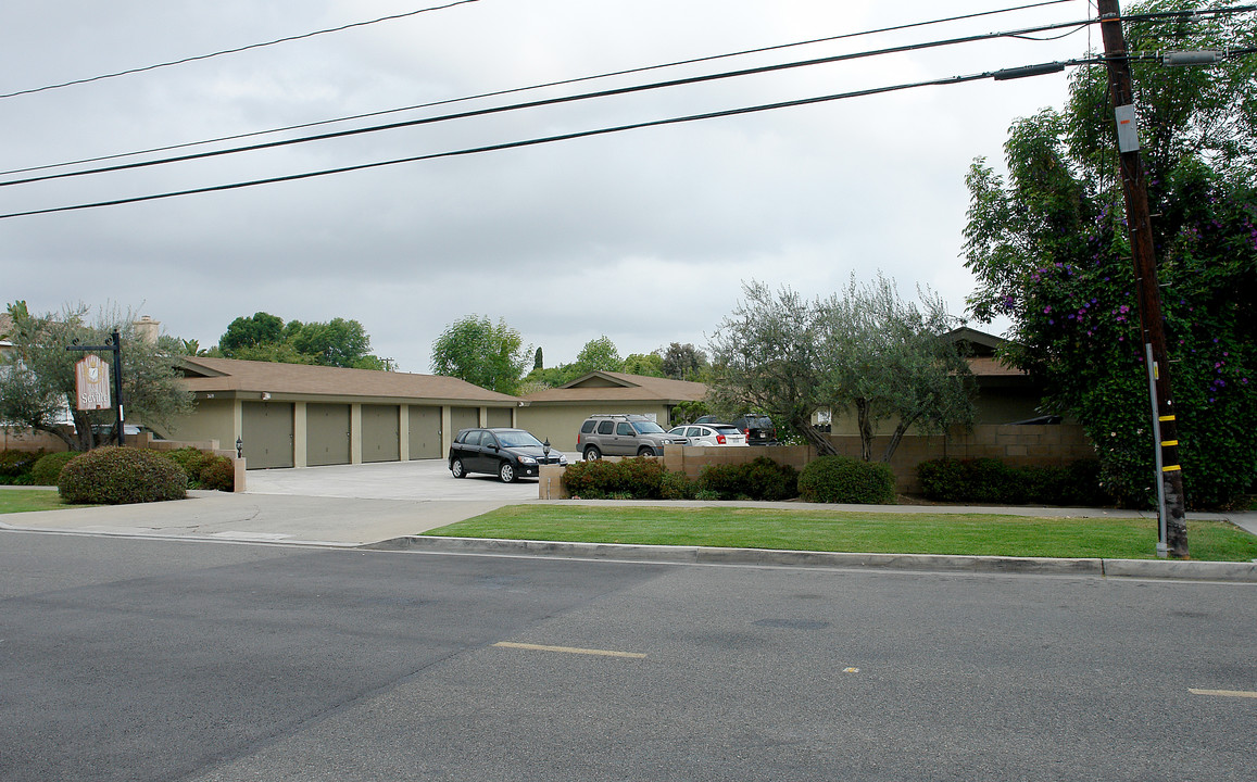 2619 Santa Ana Ave in Costa Mesa, CA - Foto de edificio