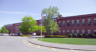 McKinley House in Chicopee, MA - Foto de edificio - Building Photo