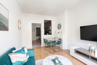 469 Columbus Ave in New York, NY - Building Photo - Building Photo