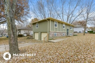 504 SW Shamrock Pl in Blue Springs, MO - Foto de edificio - Building Photo