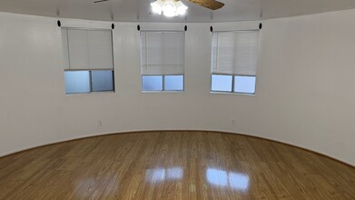 5034 Newcastle Ave, Unit 5034 Newcastle Ave in Encino, CA - Building Photo - Building Photo