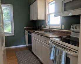 1541 Ann St in East Lansing, MI - Foto de edificio - Building Photo