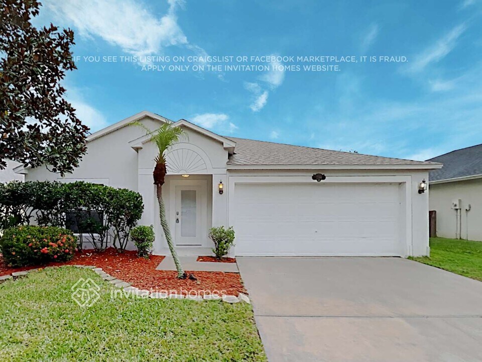 2394 Bayhill Dr in Melbourne, FL - Building Photo